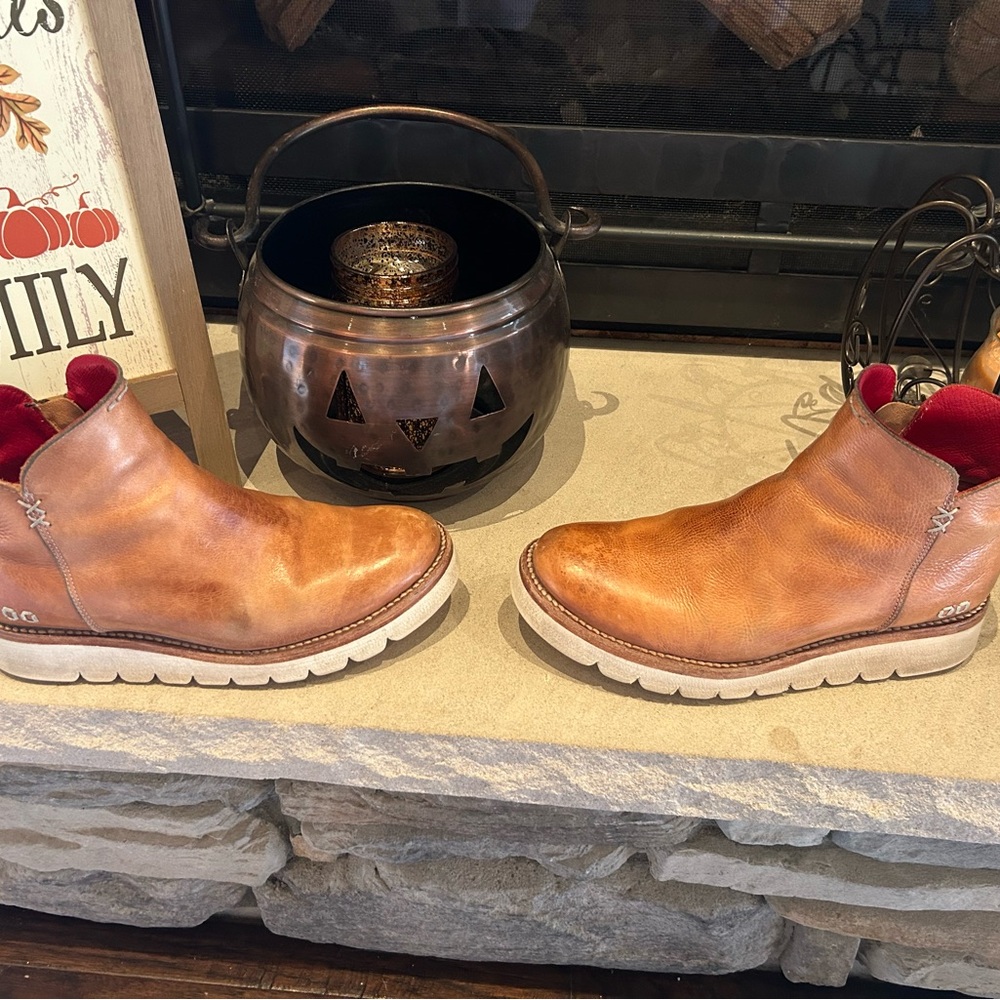 Bed Stu Tan Ankle Boots with Red Interior - Picture 4 of 10